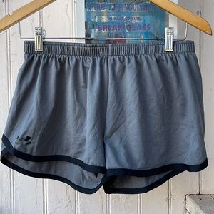 Under Armour Shorts, size M